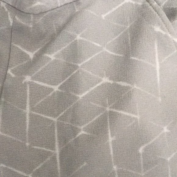 CALVIN KLEIN Women Print Texturized Pull On Dress Shorts | M - Picture 6 of 11